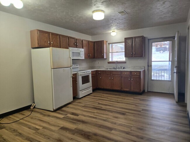 Building Photo - 535 New Alexandria Rd