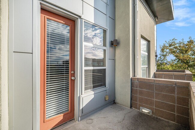 Building Photo - 2 Bed 2 Bath in Prime Location in LoHi