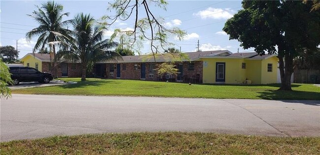 Building Photo - 200 NE 45th St