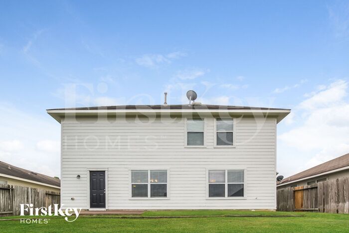 Building Photo - 18490 Sunrise Pines Dr