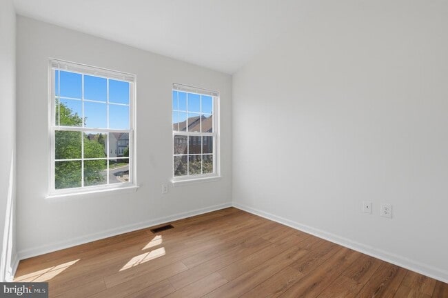 Building Photo - 14666 Seasons Dr