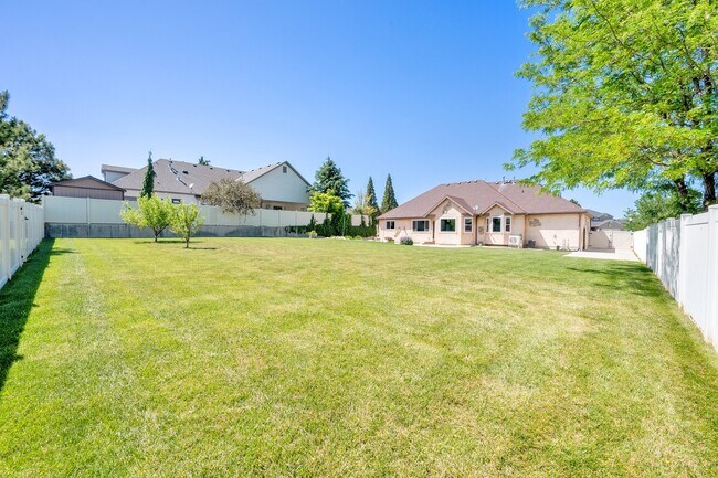 Building Photo - 4333 Park Hollow Ln
