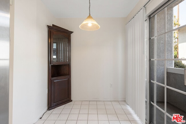 Building Photo - 13030 Moorpark St
