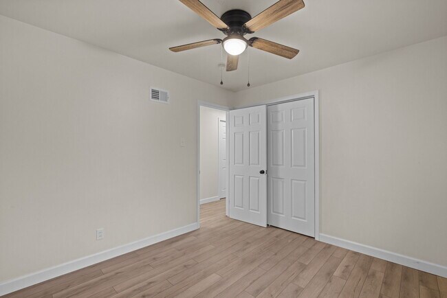 Building Photo - 2410 Bruno Ave