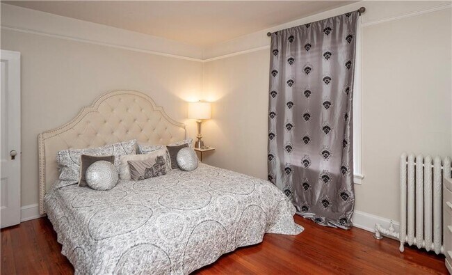 Building Photo - 3 Pell St