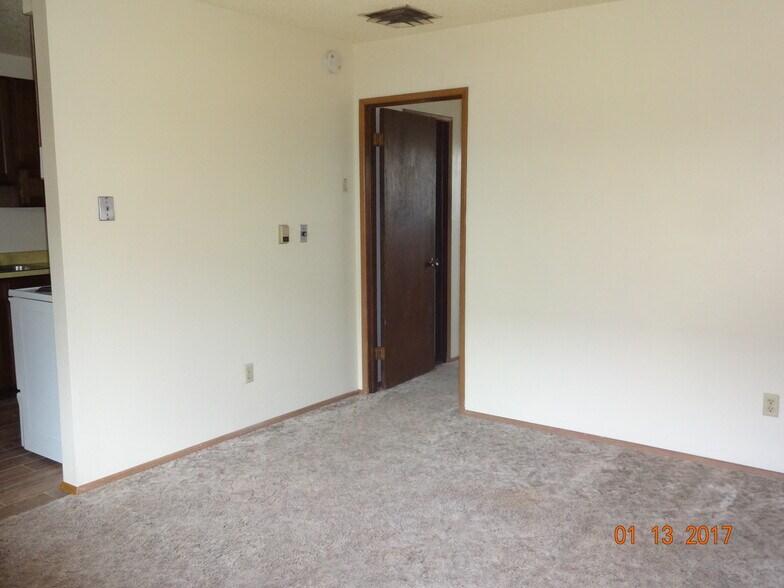 Building Photo - 1049 Belford Ave