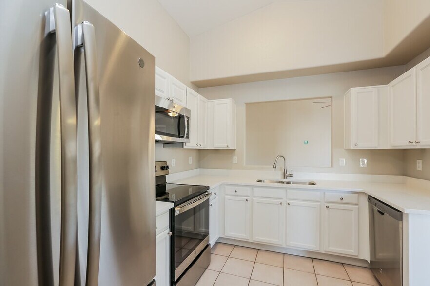 Building Photo - 13177 W Desert Ln