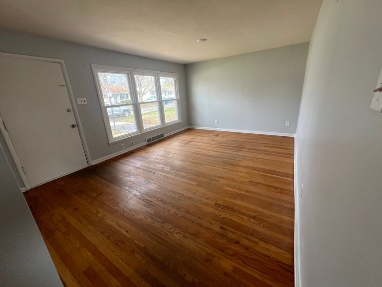 Building Photo - 120 Alberto Ln