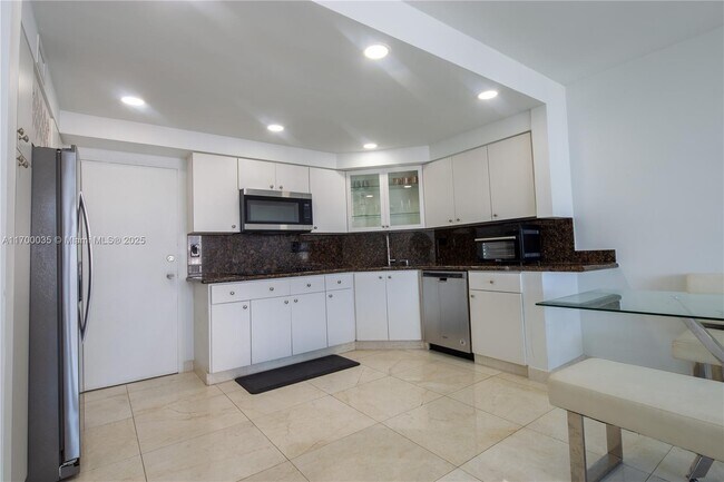 Building Photo - 1408 Brickell Bay Dr