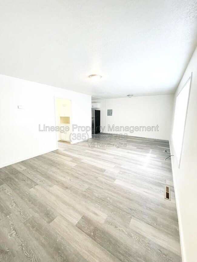 Building Photo - 1054 W 1520 N