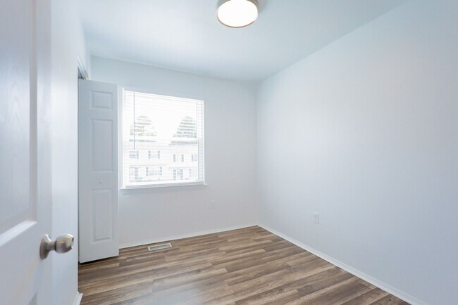 Building Photo - Amazing 3 BR/1.5 BA Townhome in Landover!