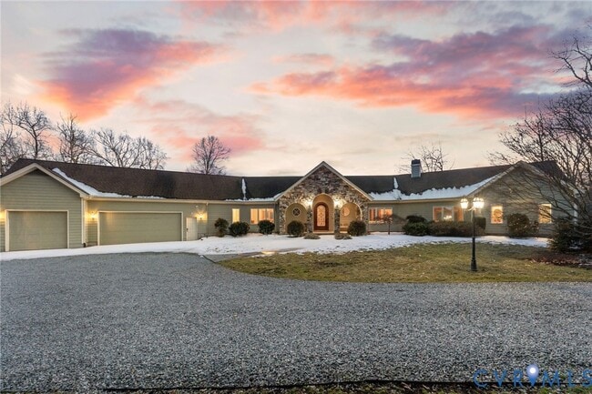 Building Photo - 3535 Meadow Rd