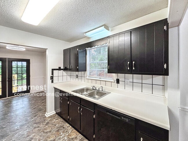 Building Photo - 922 Wesley Dr