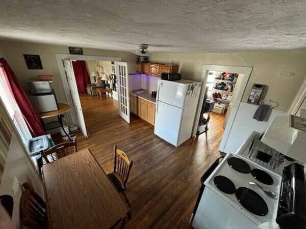 Primary Photo - 169 Main St