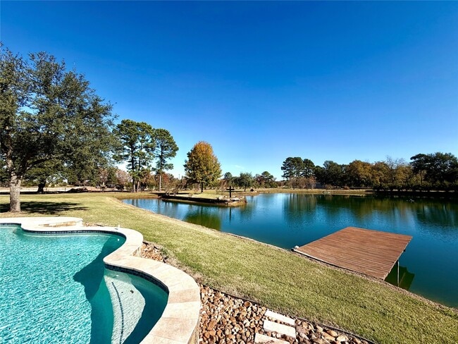 Building Photo - 1631 S Persimmon St