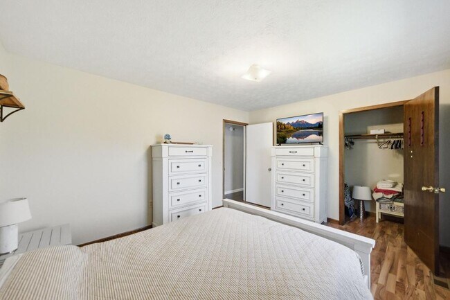 Building Photo - 392 Minga Rd