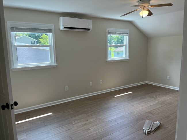 Building Photo - 122 Garris Rd