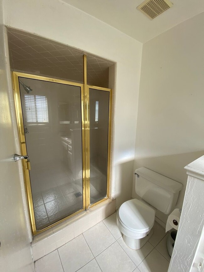 Building Photo - House for Rent