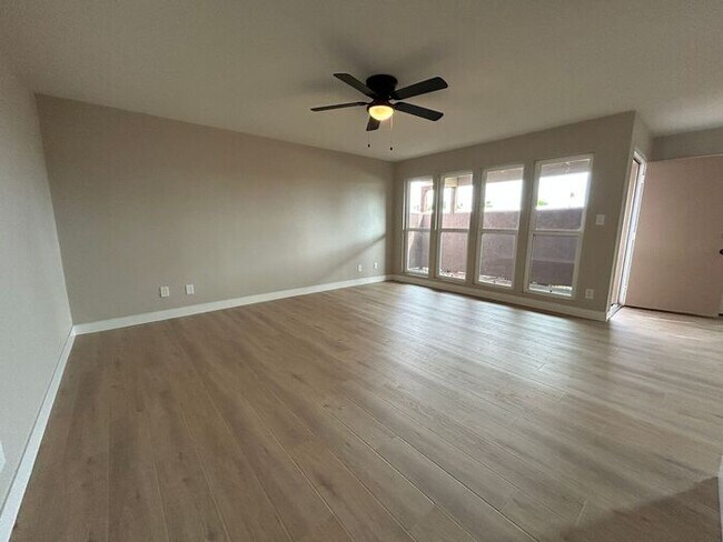 Building Photo - 2699 E Silk Oak Dr