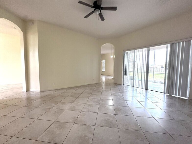 Building Photo - 6025 NW Wolverine Rd