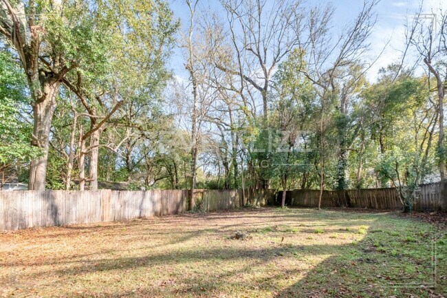 Building Photo - Charming Lower Midtown Cottage