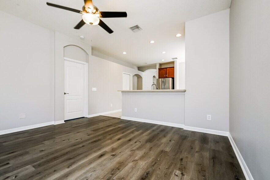 Building Photo - 12611 Geneva Glade Dr