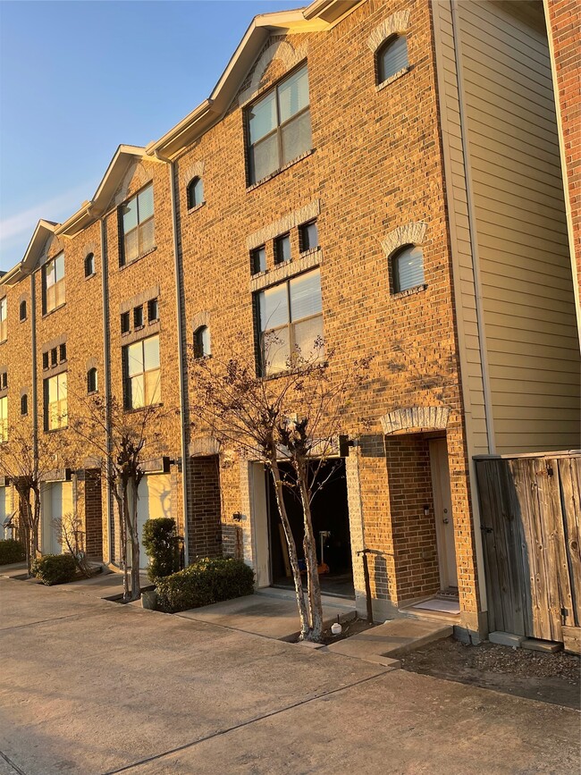 Building Photo - 7650 Springhill St