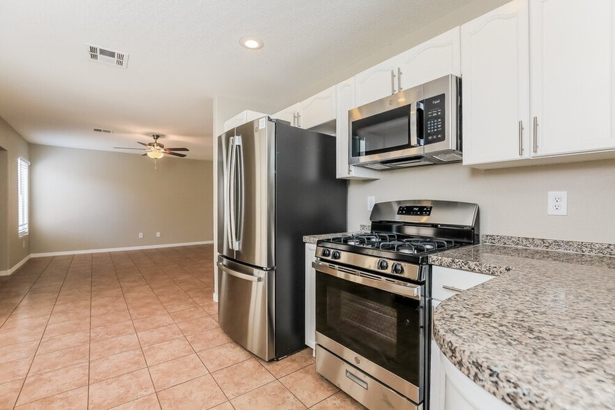 Building Photo - 9123 Sangria Ln