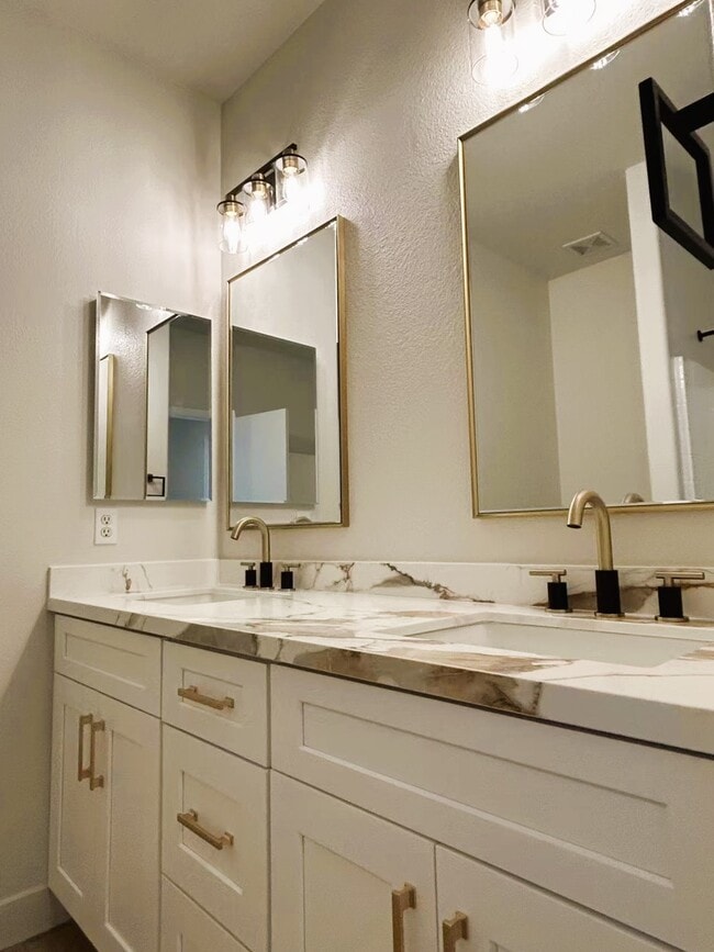 Building Photo - 2112 Fred Brown Dr