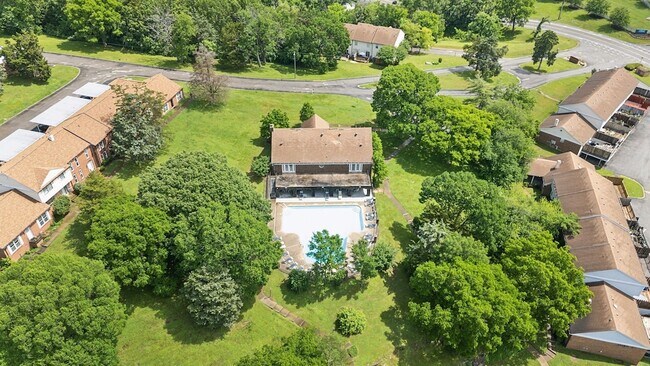 Building Photo - 377 Huntington Ridge Dr