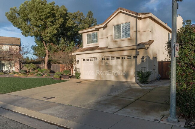 Building Photo - 2326 Carriage Dr