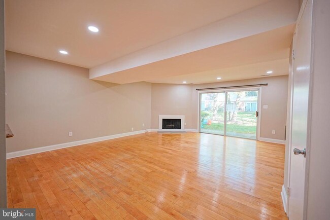 Building Photo - 1035 Pendleton Ct