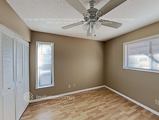 Building Photo - 3040 Oak View Dr