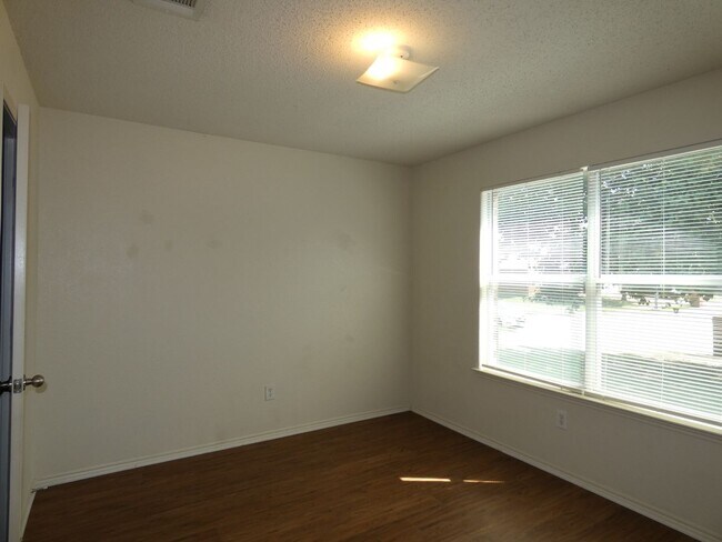 Building Photo - 10325 Bear Hollow Dr