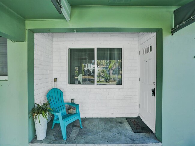 Building Photo - 708 NE 24th Ave