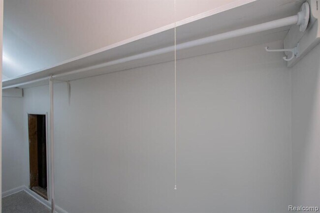 Building Photo - Beautifully renovated brick bungalow