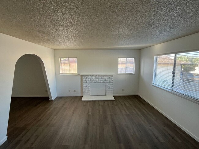 Building Photo - 4616 Laurelwood Dr