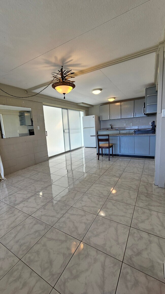 Building Photo - 1827 Halekoa Dr
