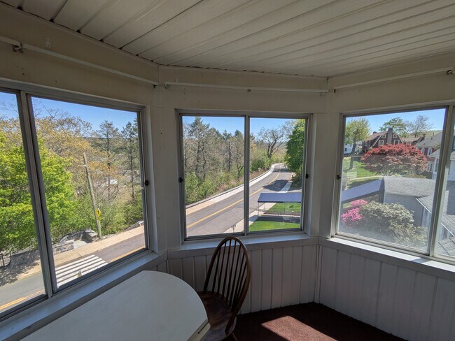 Building Photo - 90 Fairview Ave