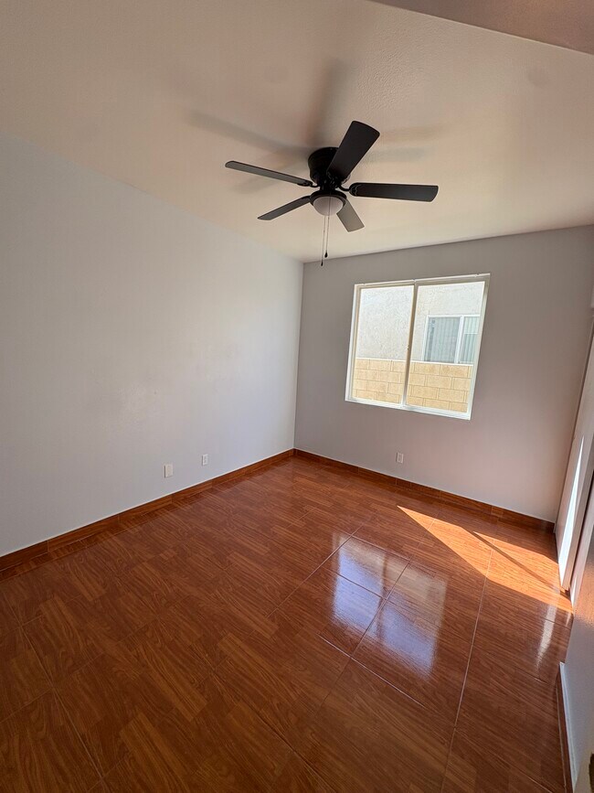 Building Photo - 1312 Holguin St