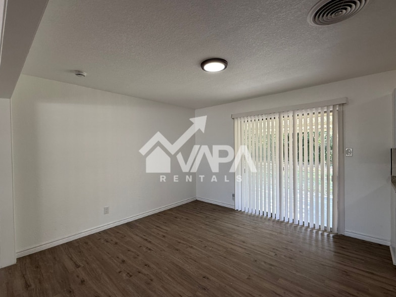 Building Photo - 206 Covina Ave