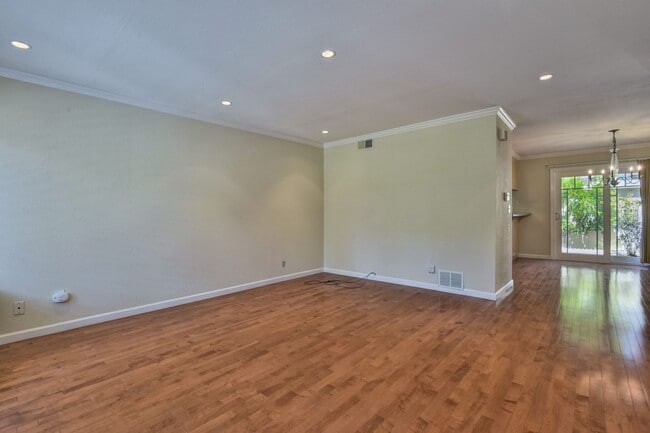 Building Photo - 1225 Picasso Dr