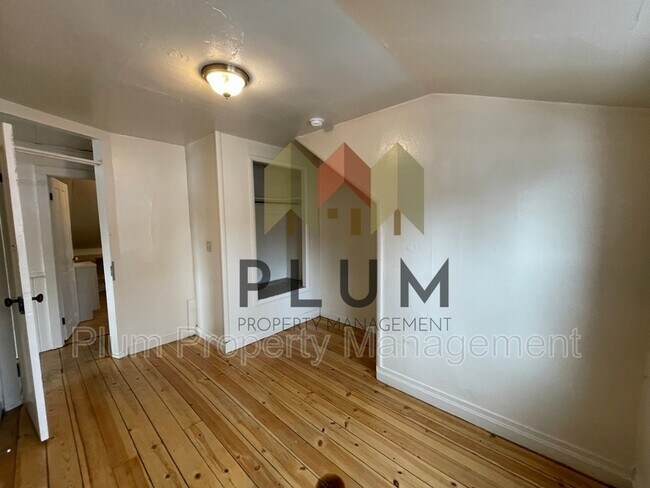 Building Photo - 807 Bulwer St