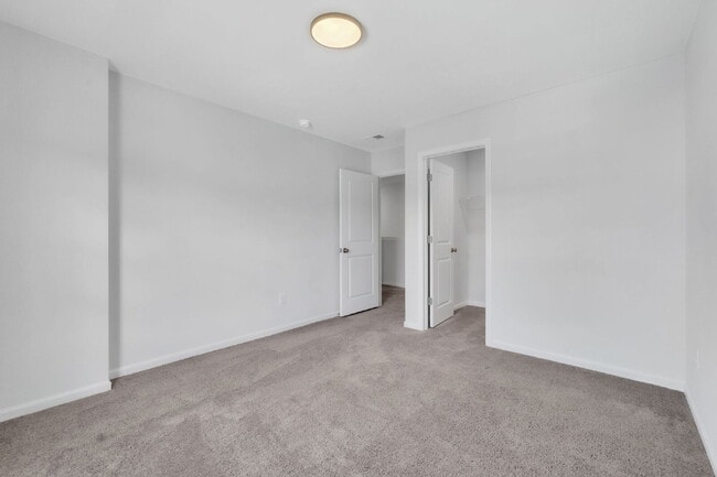 Building Photo - Modern 4-Bedroom Home in Butler Knoll in I...