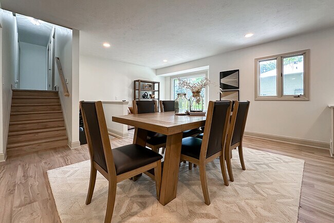 Building Photo - 922 N 122nd St