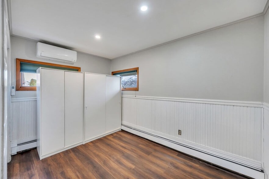 Building Photo - 45 Walnut Ln