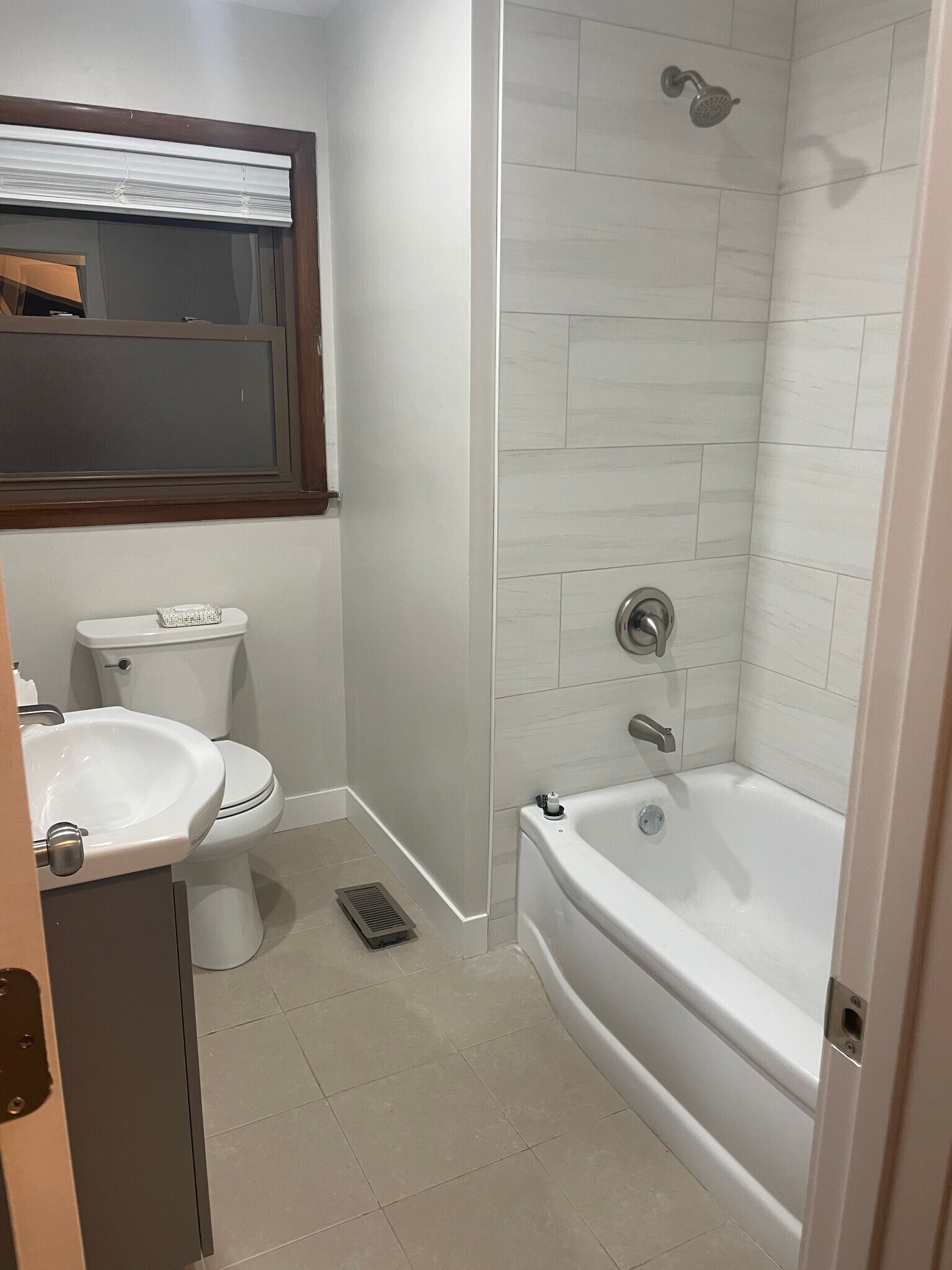 Building Photo - 360 W Oriole Trl