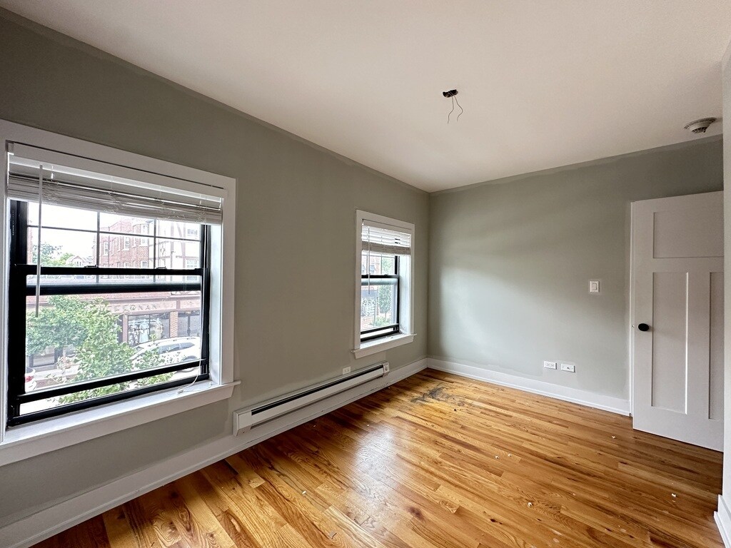 Building Photo - 811 Elm St