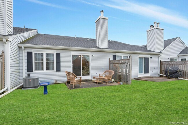 Building Photo - 2555 Youngs Ave