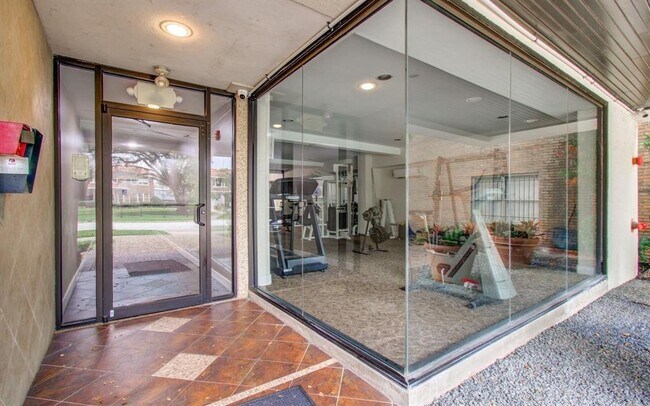 Building Photo - 510 Lovett Blvd